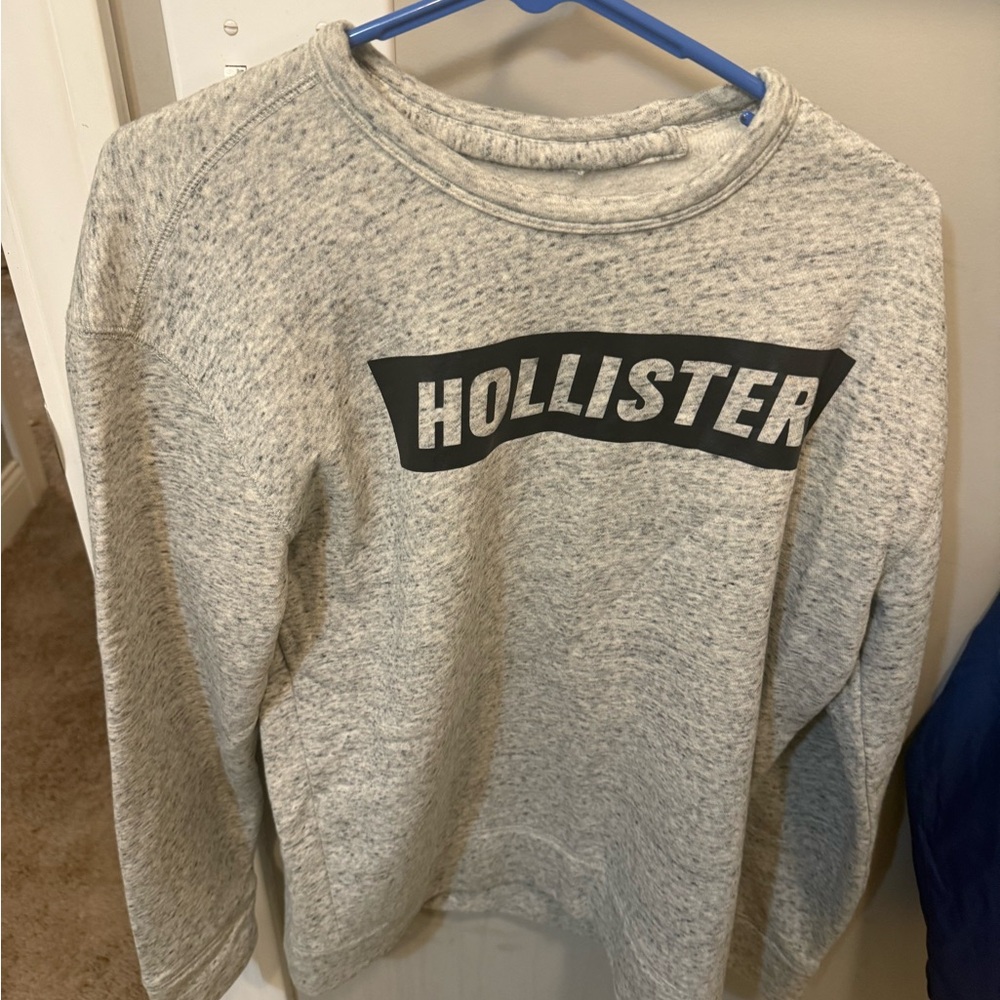 Hollister Men's Gray Sweater size Medium